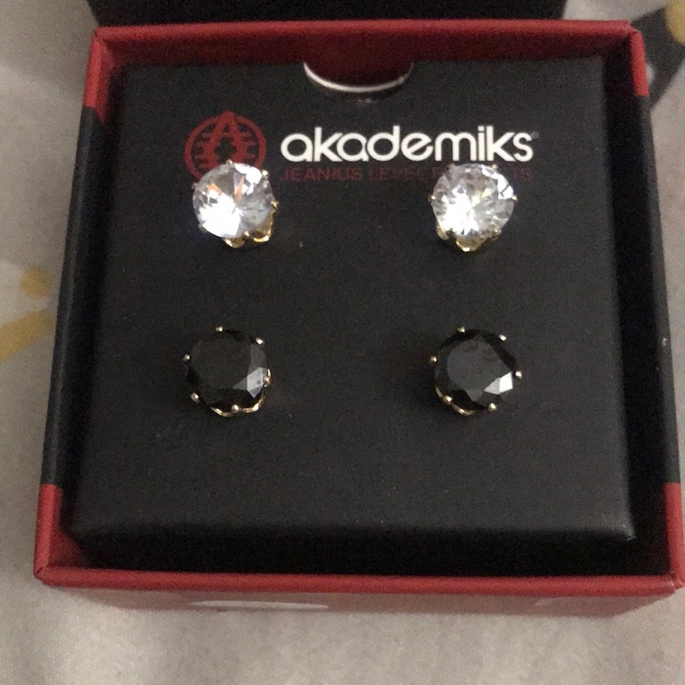 AkaDemiks holiday earrings NWOT